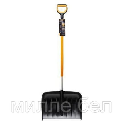 Лопата (скрепер) для снега c изогнутой ручкой X-series FISKARS (530x385)